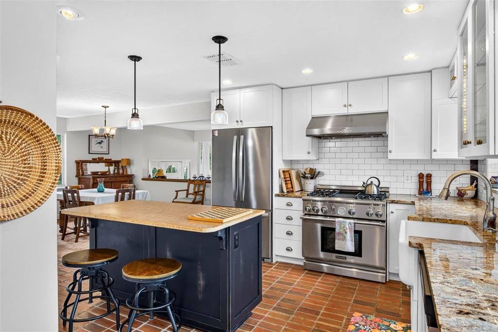 En Venta: $899,000 (4 camas, 3 baños, 2538 Pies cuadrados)
