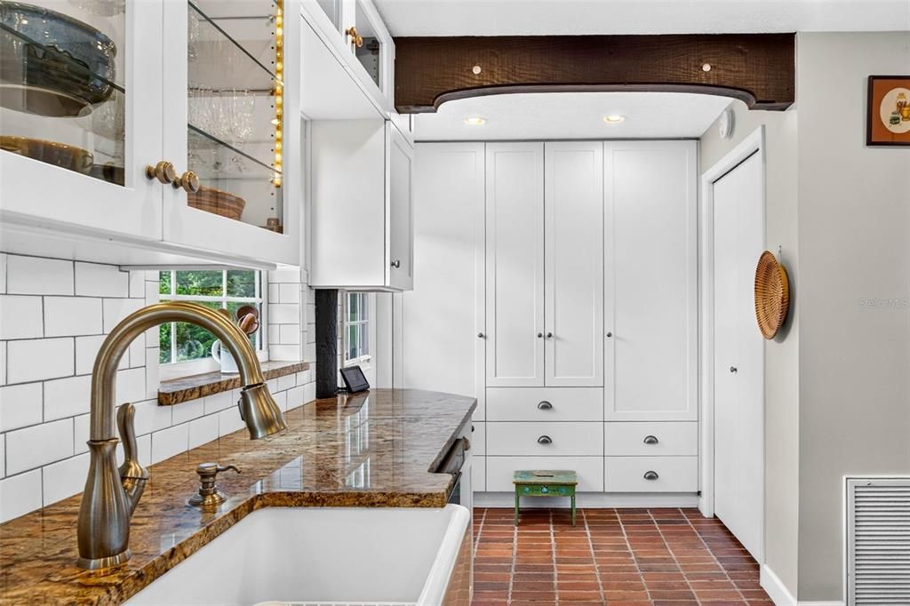 En Venta: $899,000 (4 camas, 3 baños, 2538 Pies cuadrados)