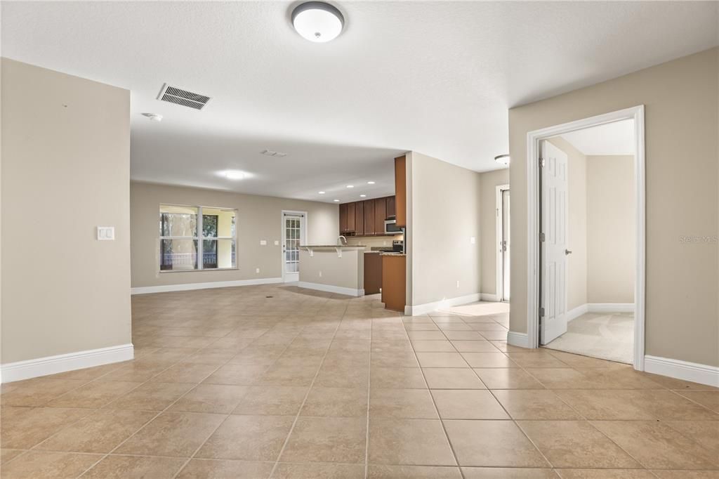 For Sale: $249,900 (3 beds, 2 baths, 1715 Square Feet)