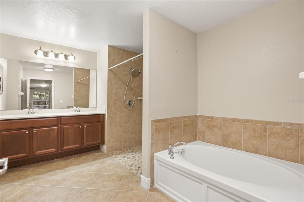 For Sale: $249,900 (3 beds, 2 baths, 1715 Square Feet)