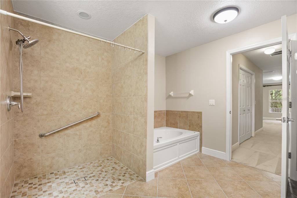 For Sale: $249,900 (3 beds, 2 baths, 1715 Square Feet)