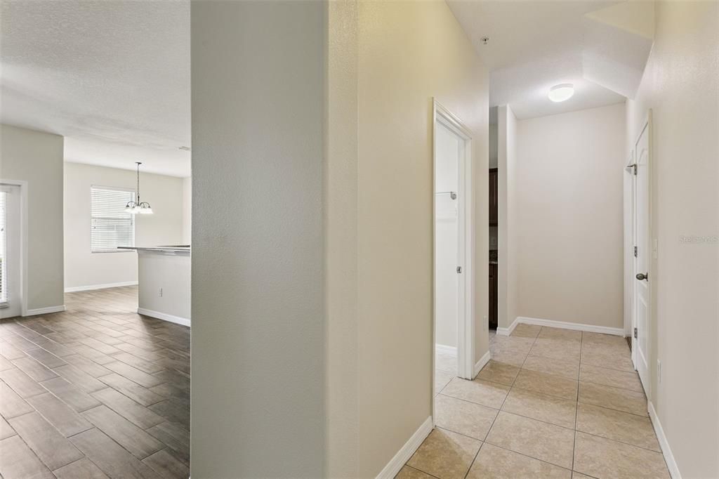 En Venta: $359,900 (3 camas, 2 baños, 1956 Pies cuadrados)