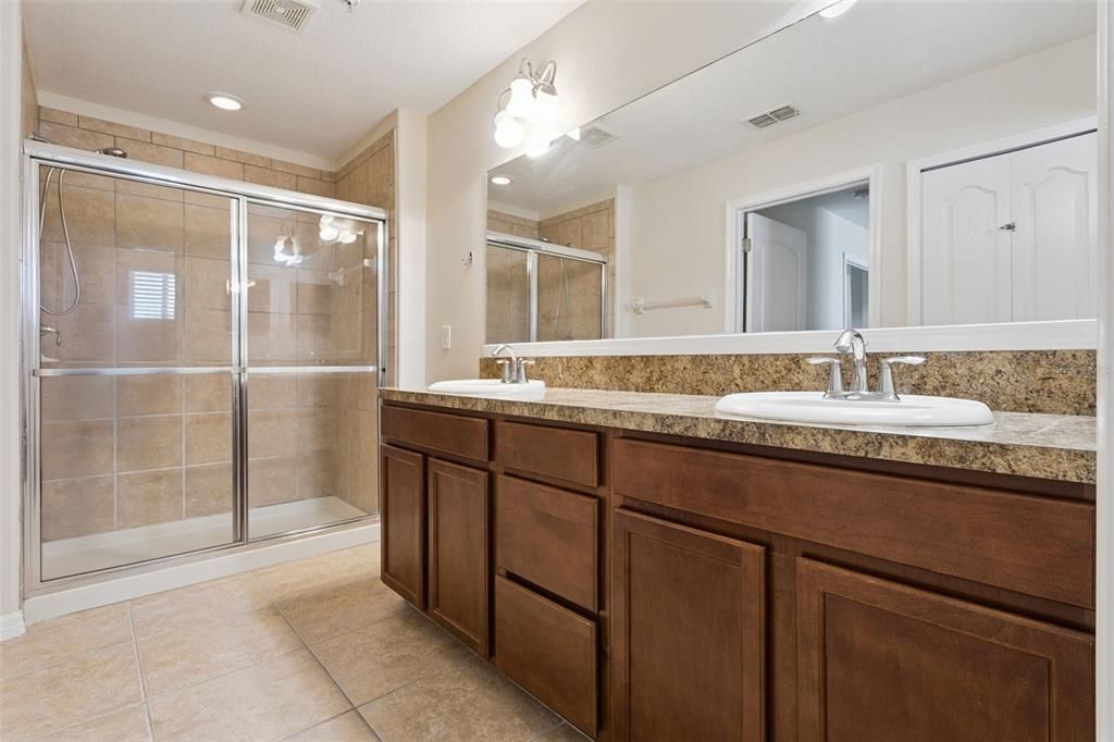 En Venta: $359,900 (3 camas, 2 baños, 1956 Pies cuadrados)