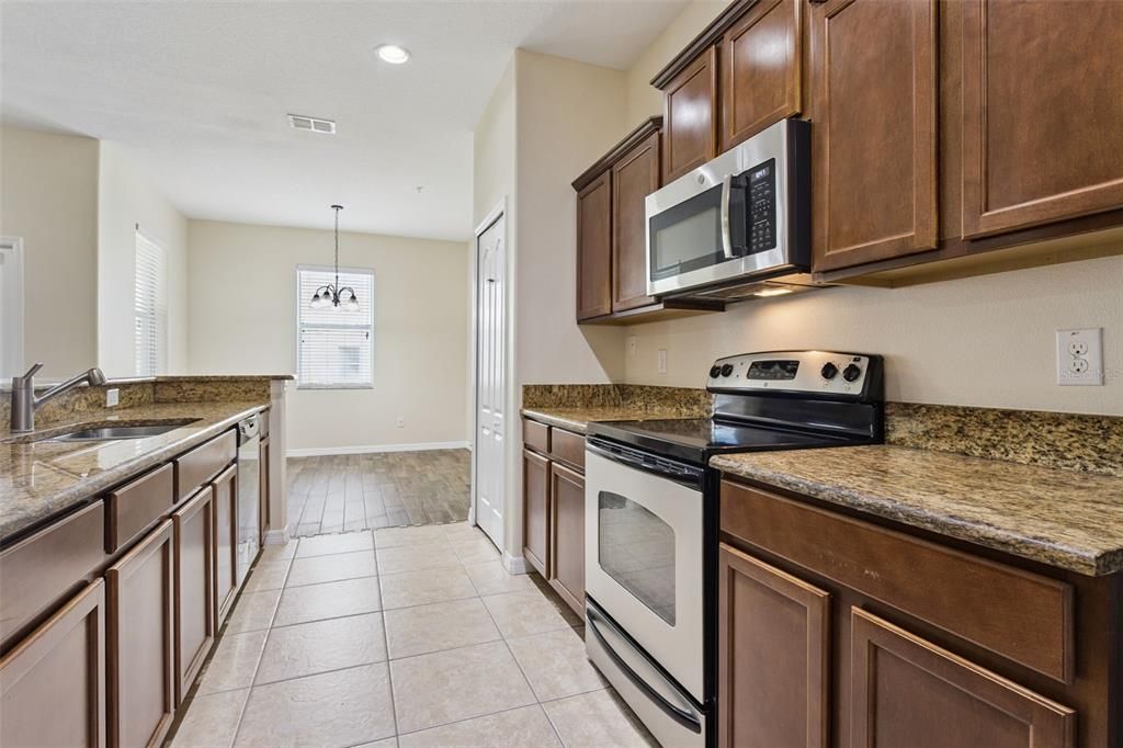 En Venta: $359,900 (3 camas, 2 baños, 1956 Pies cuadrados)