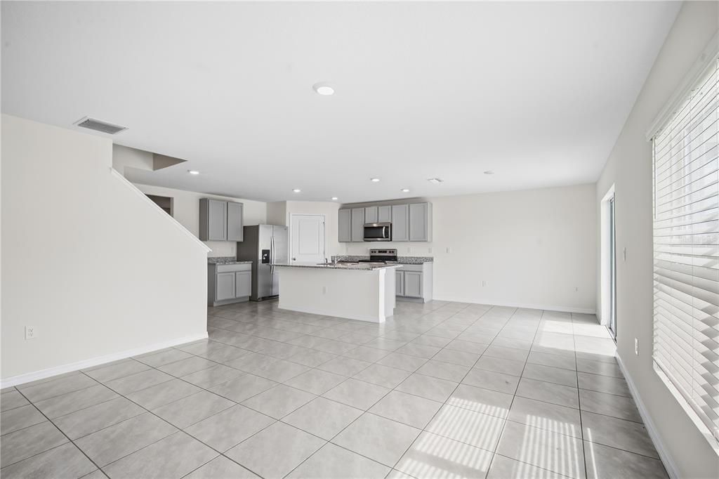 For Rent: $2,850 (5 beds, 3 baths, 2674 Square Feet)