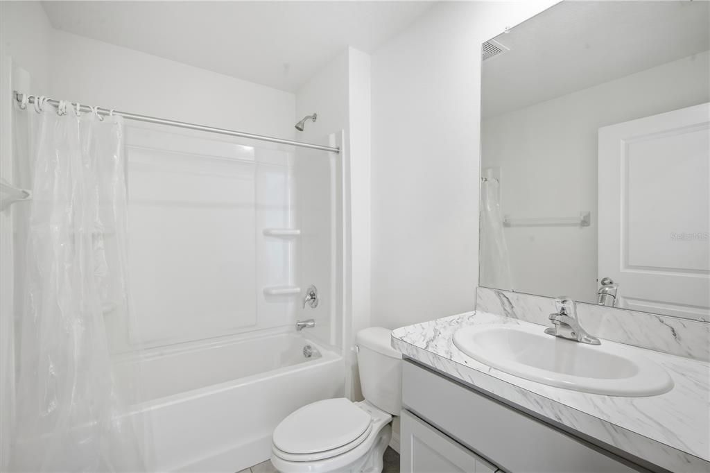 For Rent: $2,850 (5 beds, 3 baths, 2674 Square Feet)