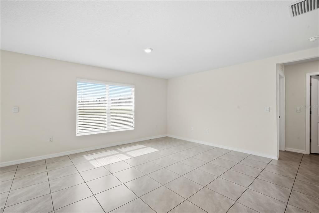 For Rent: $2,850 (5 beds, 3 baths, 2674 Square Feet)
