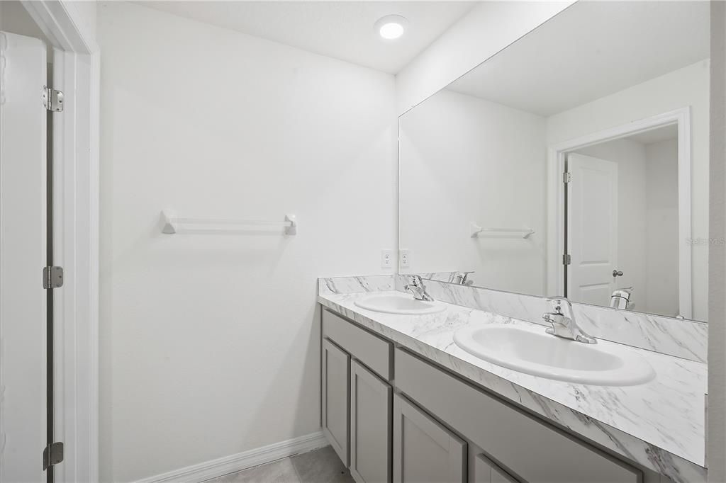 For Rent: $2,850 (5 beds, 3 baths, 2674 Square Feet)