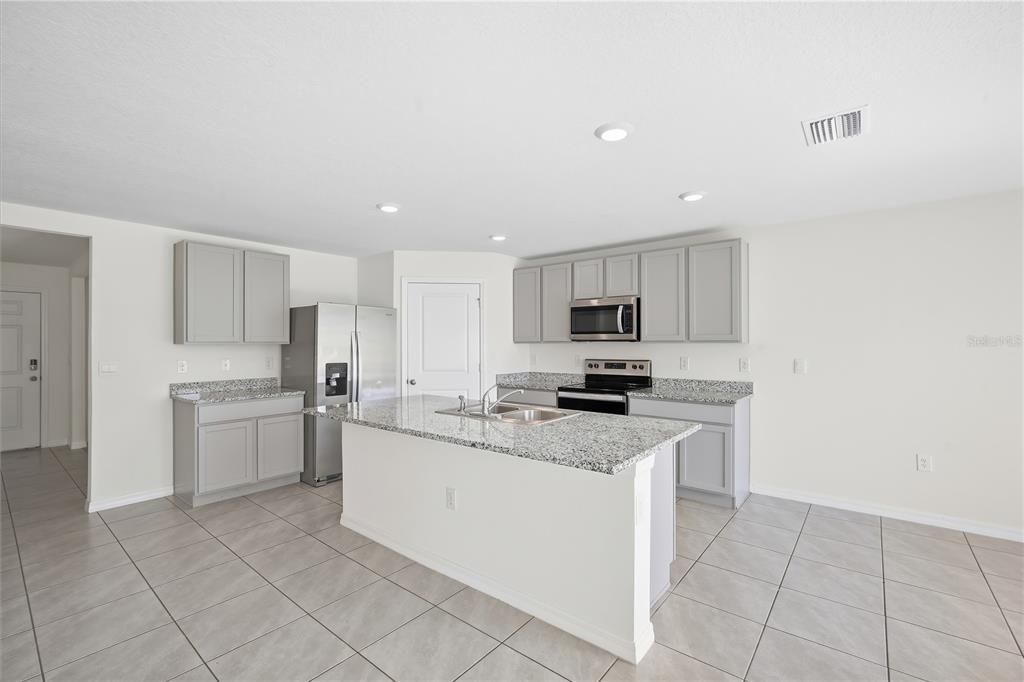 For Rent: $2,850 (5 beds, 3 baths, 2674 Square Feet)