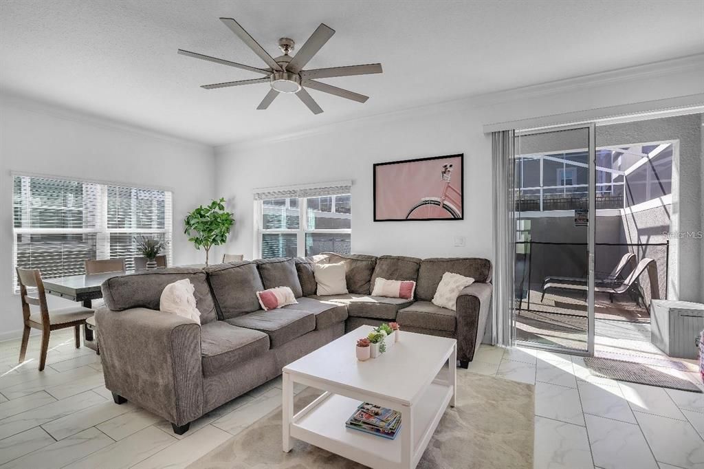 En Venta: $447,000 (5 camas, 4 baños, 2168 Pies cuadrados)
