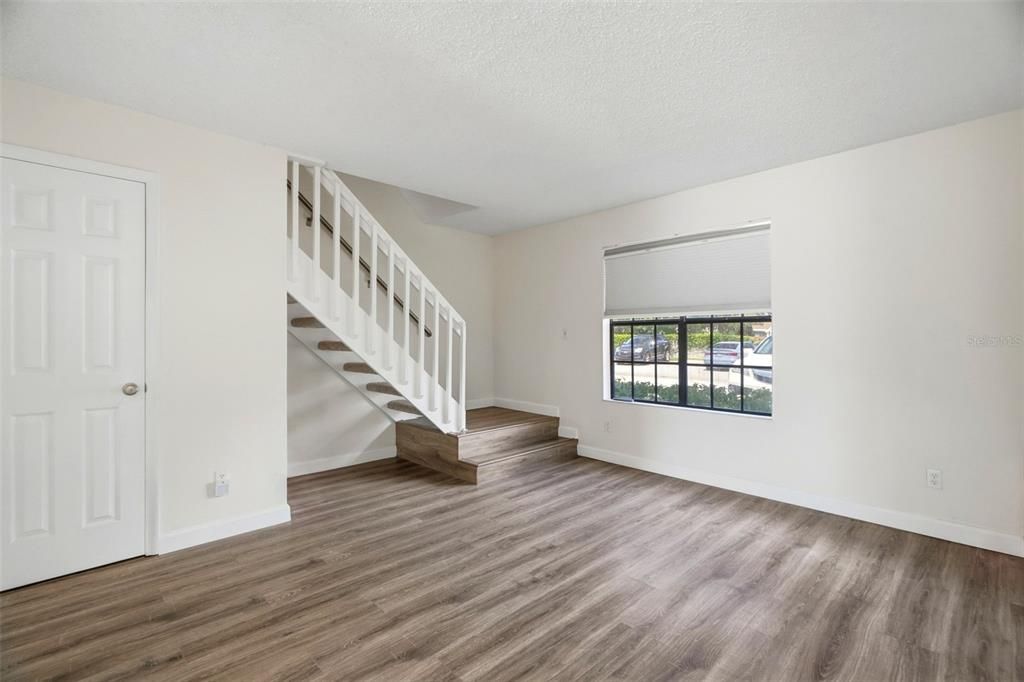 For Sale: $255,000 (2 beds, 2 baths, 1120 Square Feet)