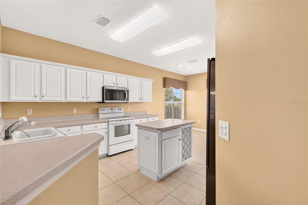 For Sale: $344,900 (2 beds, 2 baths, 2016 Square Feet)