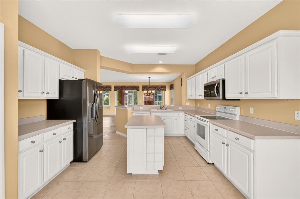 For Sale: $344,900 (2 beds, 2 baths, 2016 Square Feet)