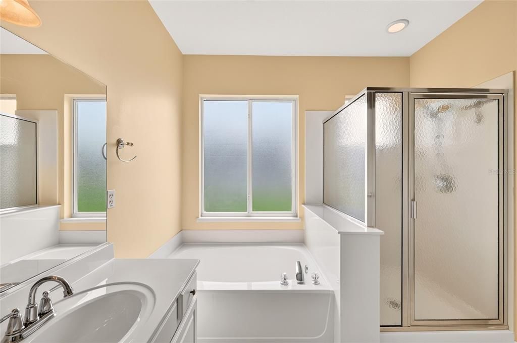 For Sale: $344,900 (2 beds, 2 baths, 2016 Square Feet)