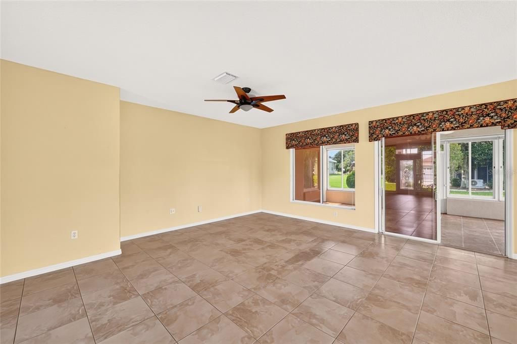 For Sale: $344,900 (2 beds, 2 baths, 2016 Square Feet)