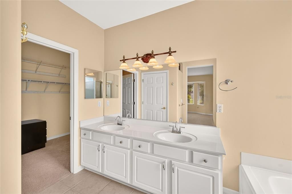 For Sale: $344,900 (2 beds, 2 baths, 2016 Square Feet)