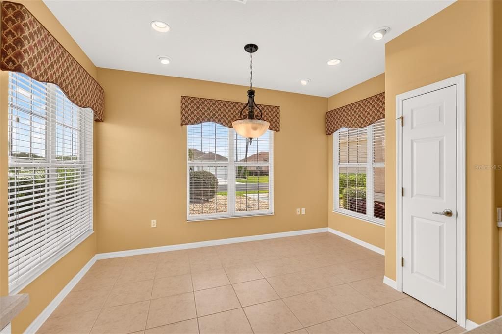 For Sale: $344,900 (2 beds, 2 baths, 2016 Square Feet)