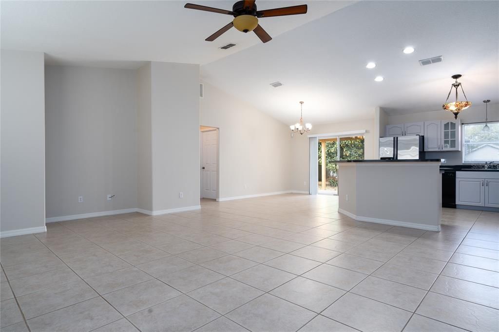 For Rent: $2,000 (3 beds, 2 baths, 1474 Square Feet)