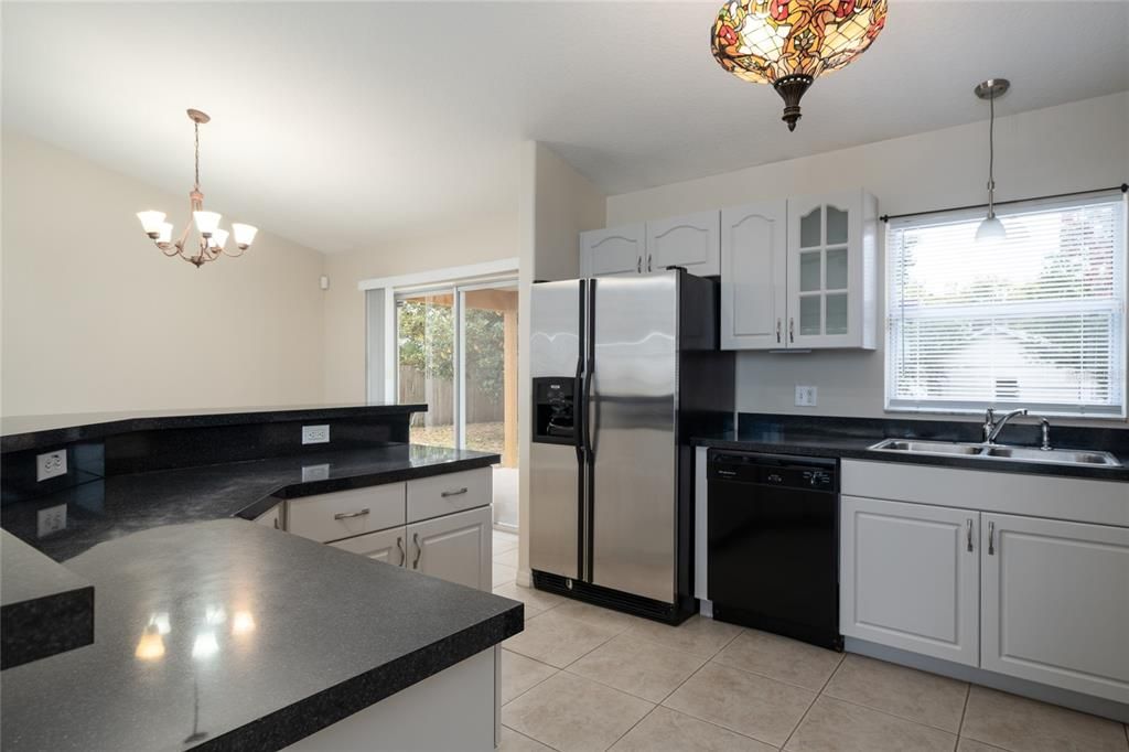 For Rent: $2,000 (3 beds, 2 baths, 1474 Square Feet)
