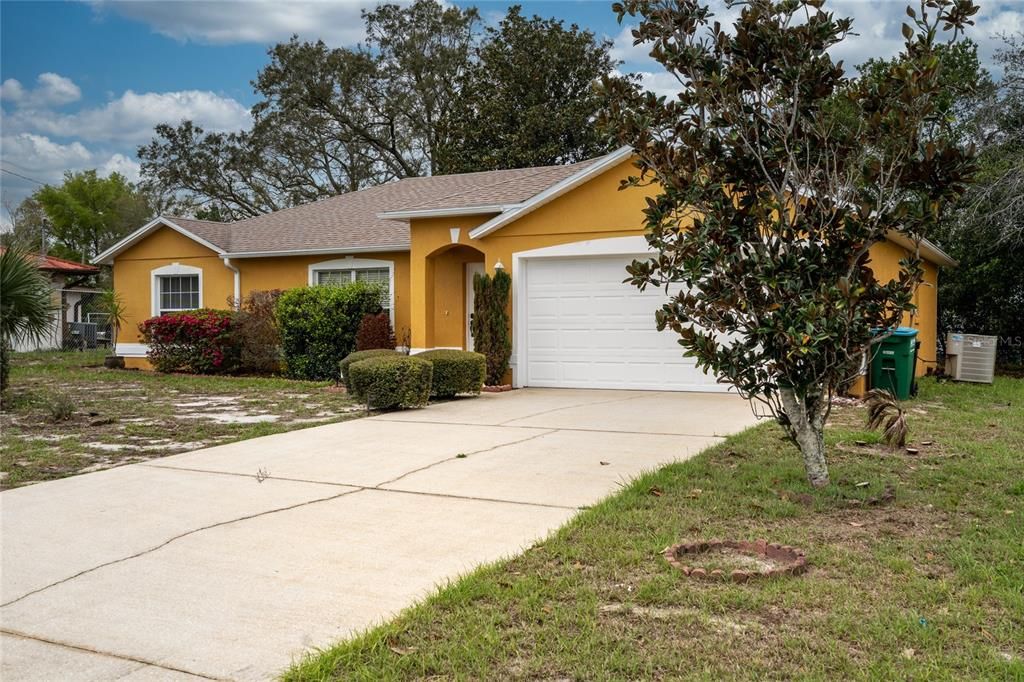 For Rent: $2,000 (3 beds, 2 baths, 1474 Square Feet)