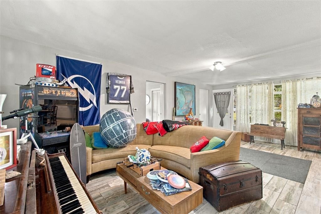 For Sale: $475,000 (3 beds, 2 baths, 1862 Square Feet)