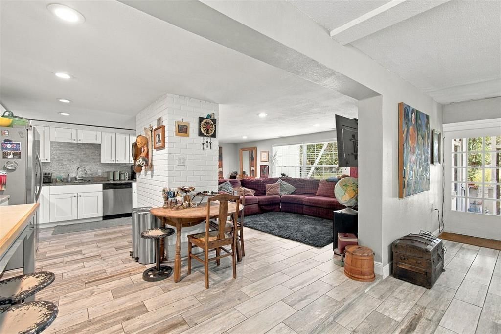 For Sale: $475,000 (3 beds, 2 baths, 1862 Square Feet)