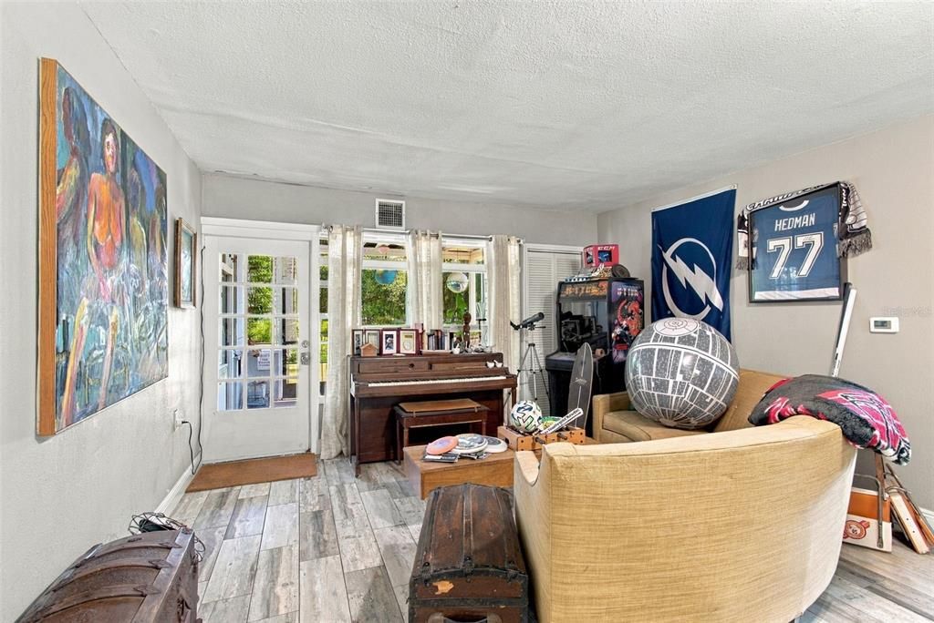 For Sale: $475,000 (3 beds, 2 baths, 1862 Square Feet)