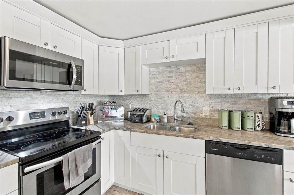 For Sale: $475,000 (3 beds, 2 baths, 1862 Square Feet)