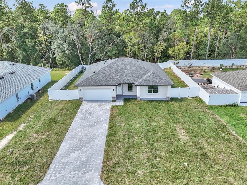 На продажу: $308,999 (4 спален, 2 ванн, 1816 Квадратных фут)