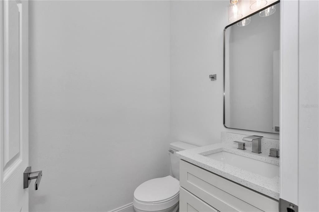 На продажу: $308,999 (4 спален, 2 ванн, 1816 Квадратных фут)