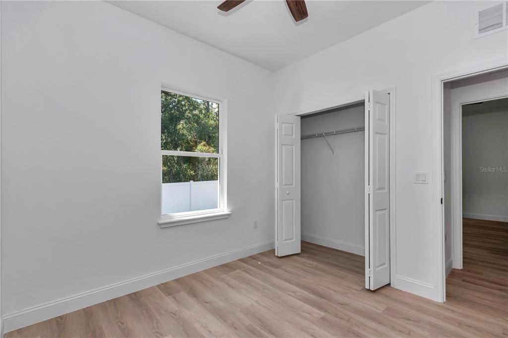 На продажу: $308,999 (4 спален, 2 ванн, 1816 Квадратных фут)
