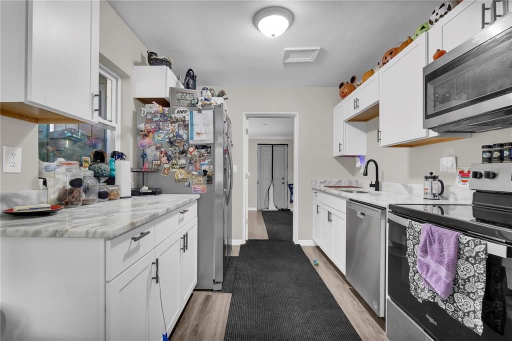 На продажу: $224,999 (3 спален, 1 ванн, 884 Квадратных фут)
