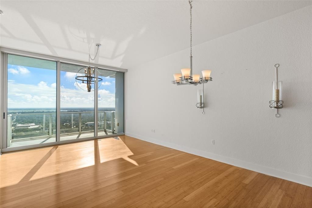 For Sale: $439,000 (2 beds, 2 baths, 1140 Square Feet)