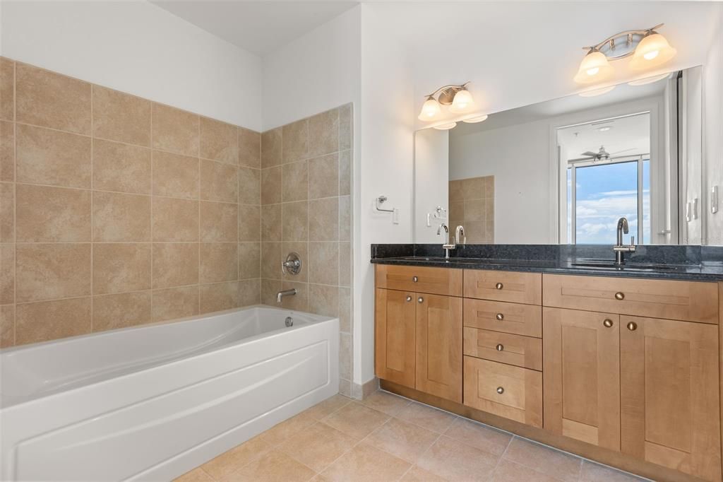 For Sale: $439,000 (2 beds, 2 baths, 1140 Square Feet)