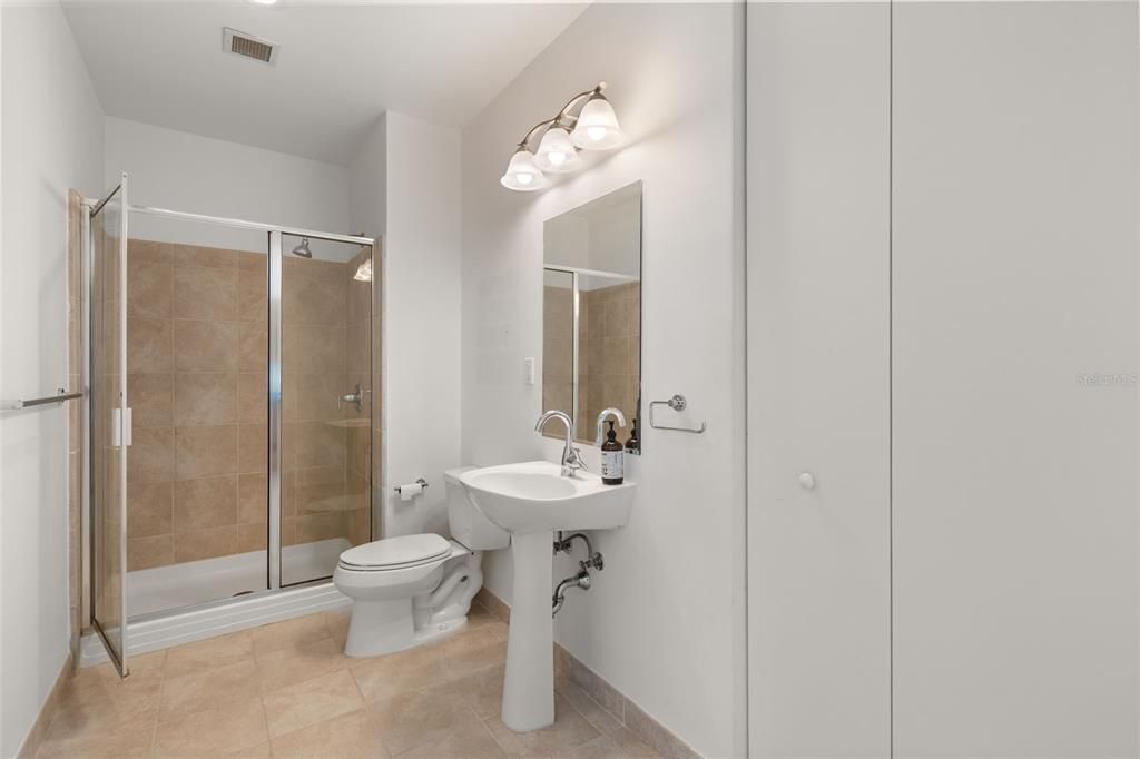 For Sale: $439,000 (2 beds, 2 baths, 1140 Square Feet)