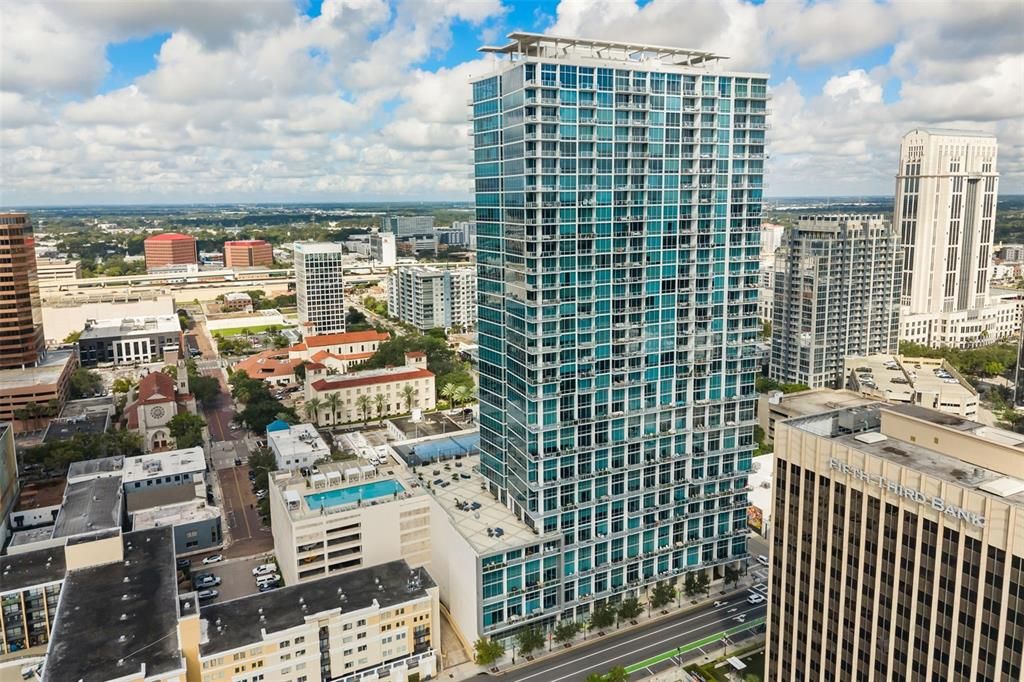 For Sale: $439,000 (2 beds, 2 baths, 1140 Square Feet)
