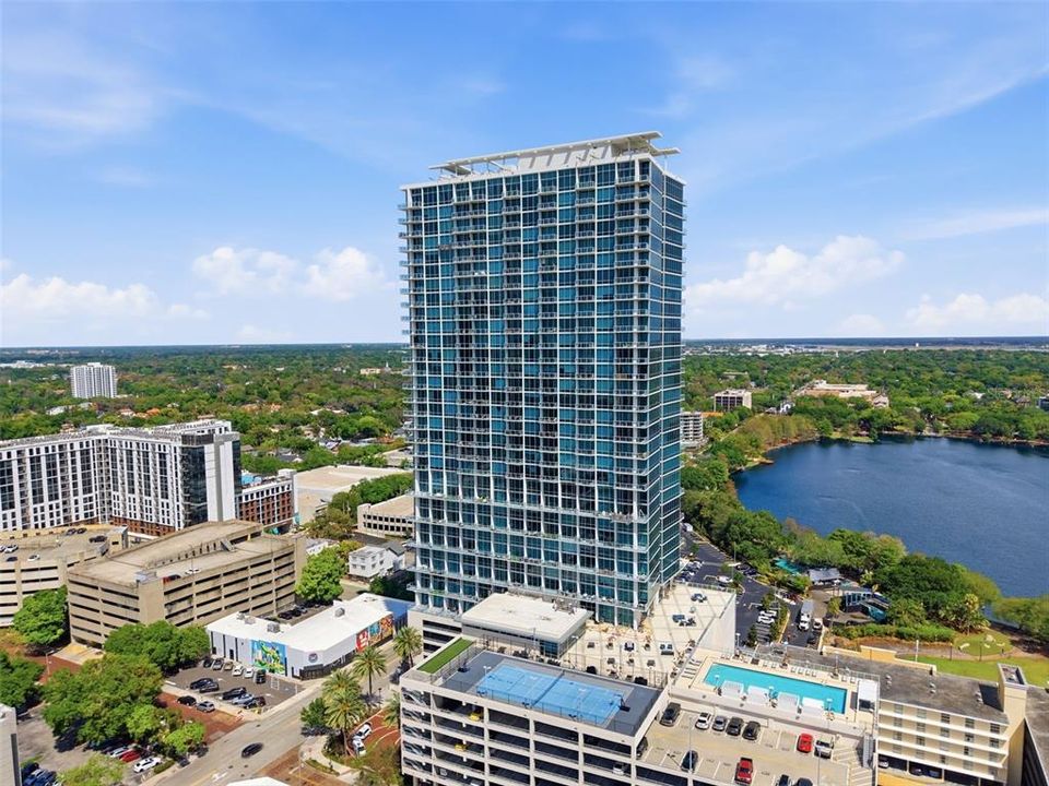 For Sale: $439,000 (2 beds, 2 baths, 1140 Square Feet)