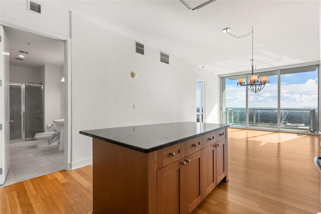 For Sale: $439,000 (2 beds, 2 baths, 1140 Square Feet)