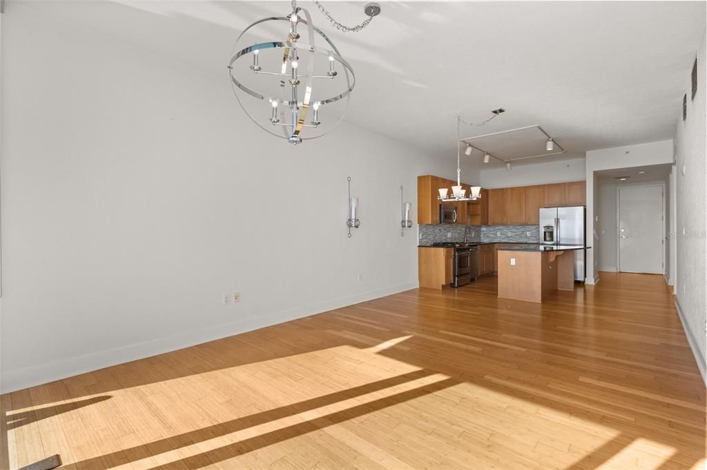 For Sale: $439,000 (2 beds, 2 baths, 1140 Square Feet)