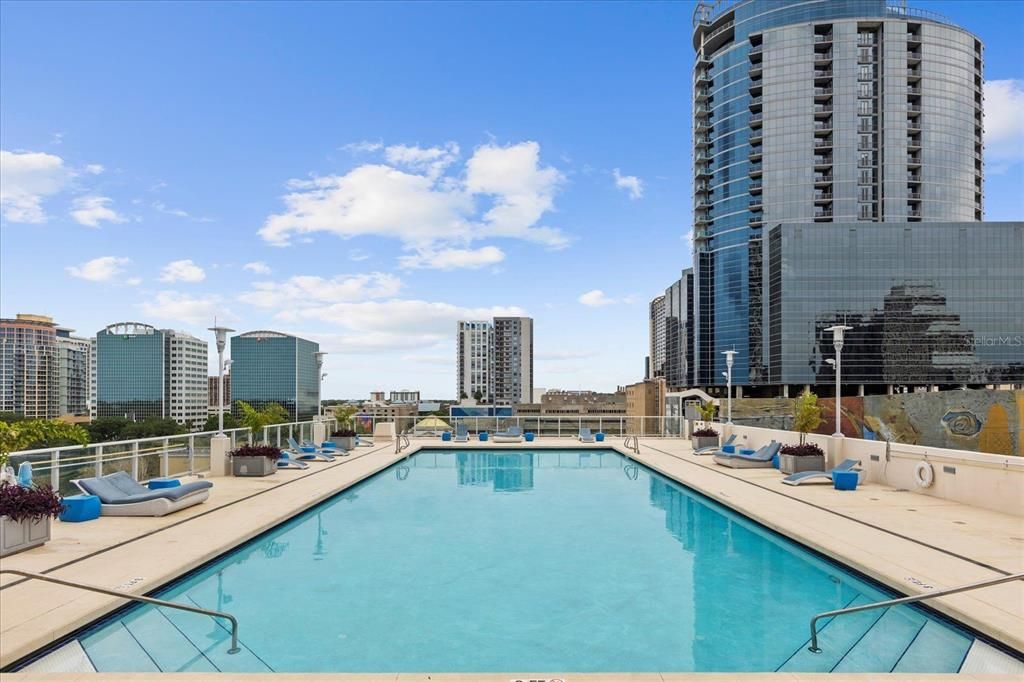 For Sale: $439,000 (2 beds, 2 baths, 1140 Square Feet)