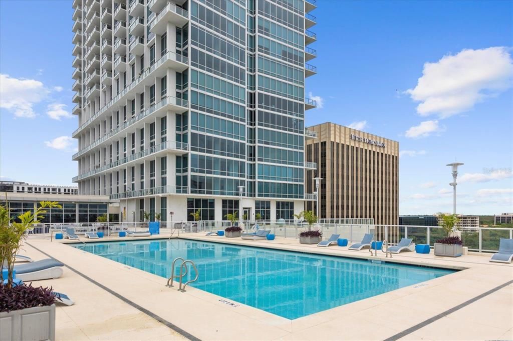 For Sale: $439,000 (2 beds, 2 baths, 1140 Square Feet)