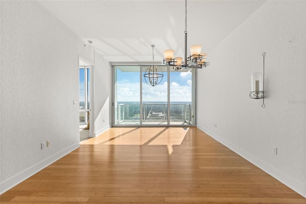 For Sale: $439,000 (2 beds, 2 baths, 1140 Square Feet)