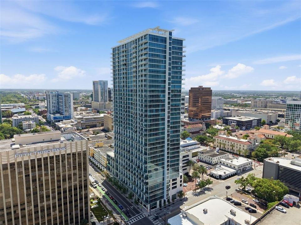 For Sale: $439,000 (2 beds, 2 baths, 1140 Square Feet)
