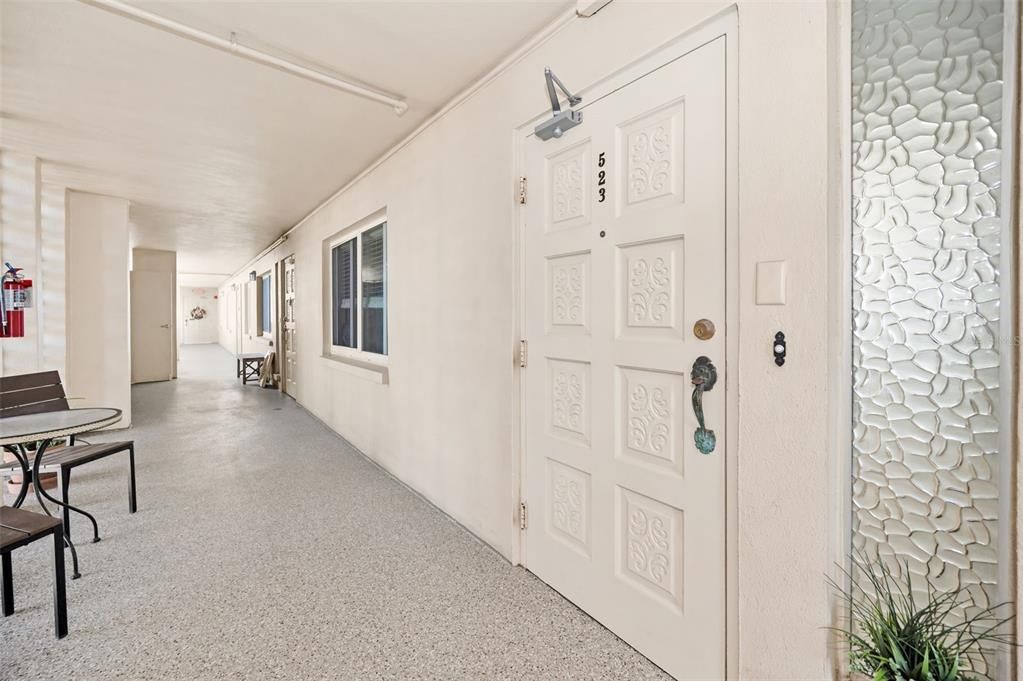 For Sale: $230,000 (1 beds, 1 baths, 950 Square Feet)