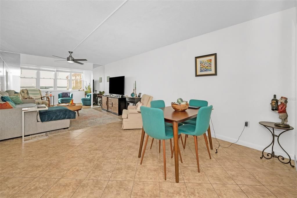 For Sale: $230,000 (1 beds, 1 baths, 950 Square Feet)