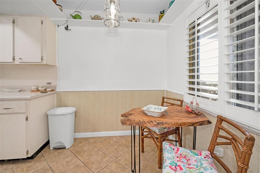 For Sale: $230,000 (1 beds, 1 baths, 950 Square Feet)