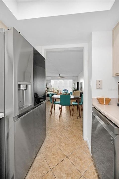 For Sale: $230,000 (1 beds, 1 baths, 950 Square Feet)