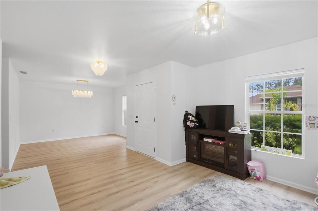 En Venta: $318,000 (3 camas, 2 baños, 1837 Pies cuadrados)