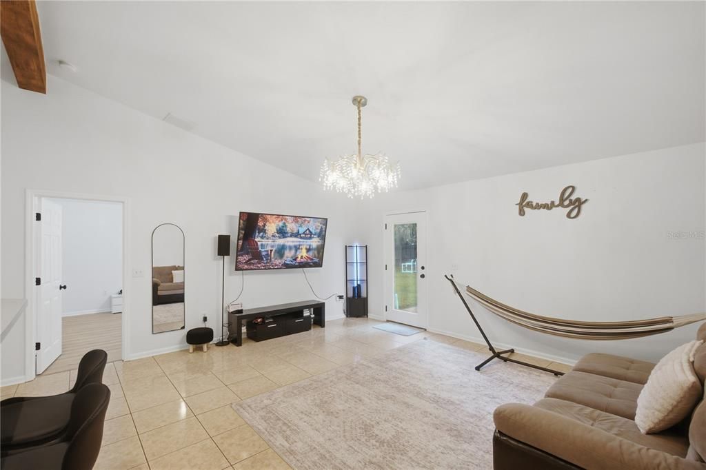 En Venta: $318,000 (3 camas, 2 baños, 1837 Pies cuadrados)