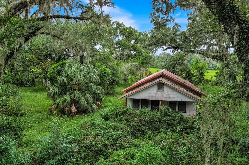 待售: $1,435,500 (47.85 acres)